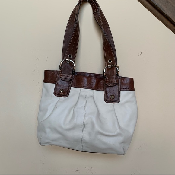 Coach Handbags - COACH Soho Pleated Leather Tan and Off White Handbag w/Nickel Hardware. F15045